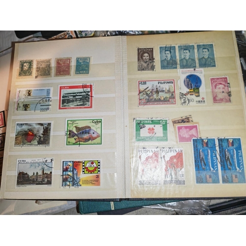 547 - 4 Stock Books Of World Stamps