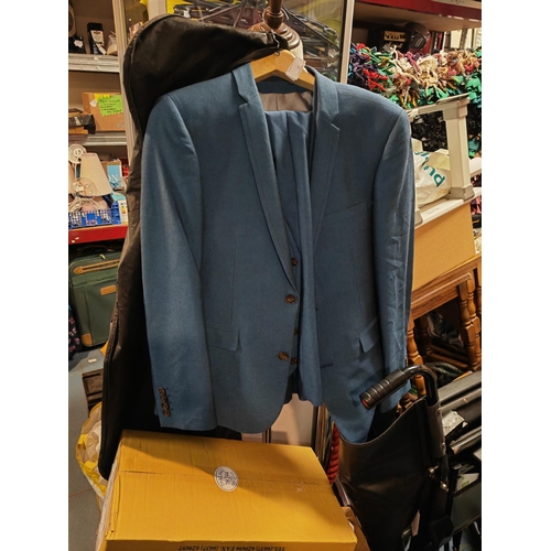 29 - Blue Man'S Suit Including Waist Coat Size 34 Small