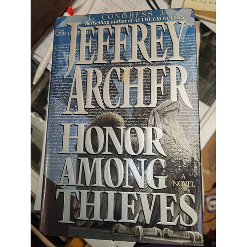 609 - Jeffrey Archer Honor Among Things Book Signed By Him With Genuine Certificate