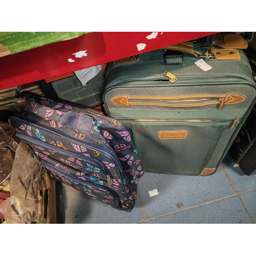 664 - 2 Travel Suitcases