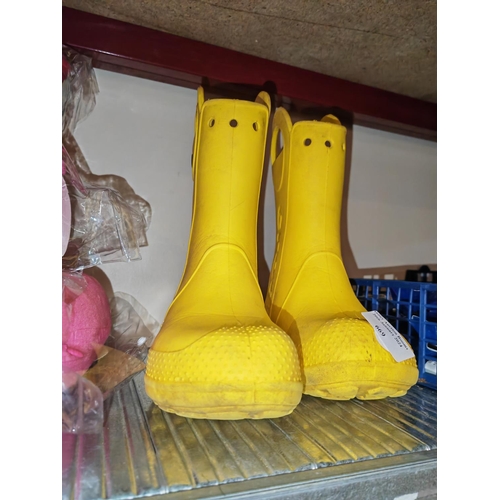 669 - Pair Of Crocs, Yellow Wellington Boots Size 3