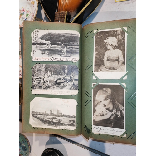 546 - Vintage Postcard Album - 200 Postcards