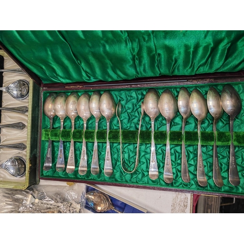 476 - Selection Of Cutlery 2 Box Sets, Desert Spoon, Tea Spoons Etc