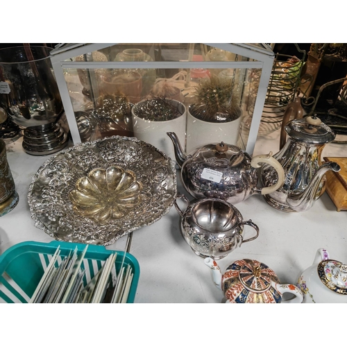 426 - Cooper Brothers Sheffield Silver Plate Teapot, Coffee Pot And Sugar Bowl Together With A Large Marke... 