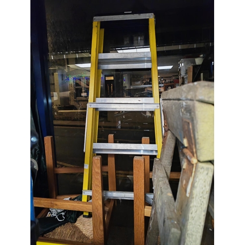 50 - Lyte Electrical Safe 4 Tread Step Ladder