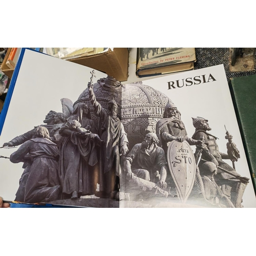 454 - Moscow Photograph Album From 2020 Ft Red Square, Museums And Cathedral, Plus A Book About Russia In ... 