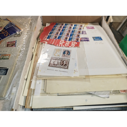 543 - Box World Stamp Packets And Pages