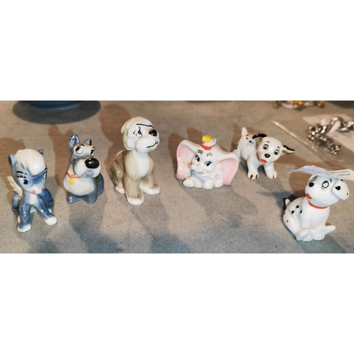 329 - 6 Wade Disney Figures, Dumbo, Pegasus, 2 101 Dalmatian Dogs, Jock, And The Colonel