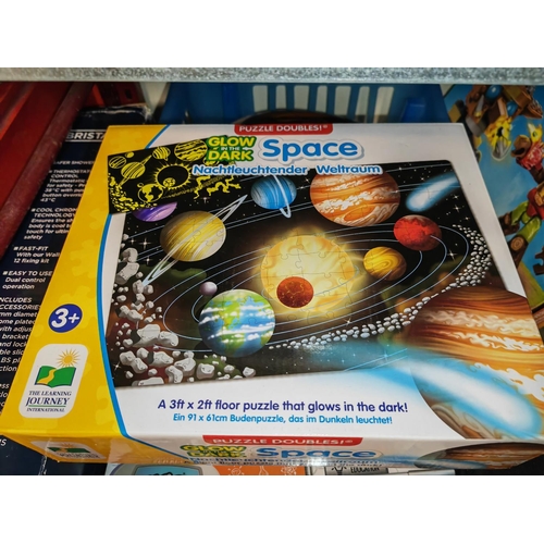 662 - Glow In The Dark Space Puzzle, Explosive Experiment And Volcanic Eruption Set Weird Science Games