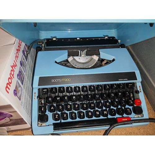 668 - Boots Dt900 Typewriter In Case