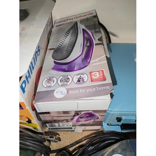 714 - Morphy Richards Turbo Glide Steam Iron In Box