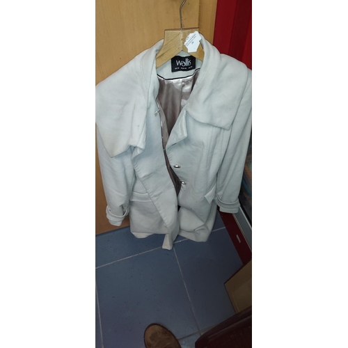 20 - White Long Ladies Coat Size Uk 18