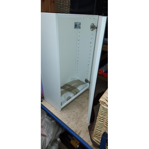 81 - Bathroom Cabinet With Mirror To Door