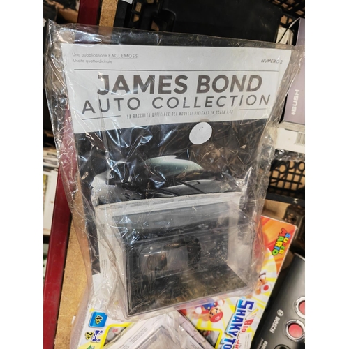 131 - James Bond Auto Collection Diecast 1.43: Scale Aston Martin Db5 On Her Majesty'S Service Car + Magaz... 