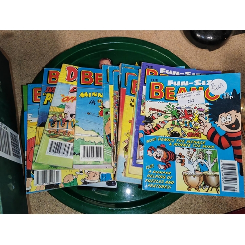 216 - Large Collection Of Beano Comics