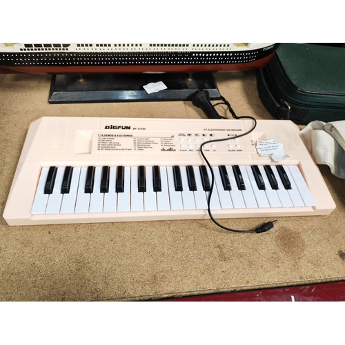 147 - Small Bigfun Bf-3738C 37 Electronic Keyboard Untested