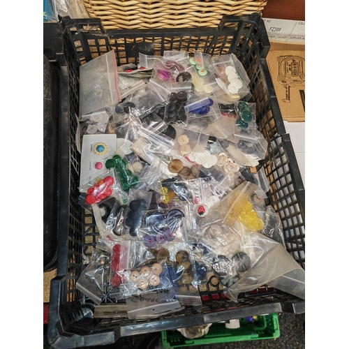 166 - Tray Of 180 + Assorted Bags Of Buttons