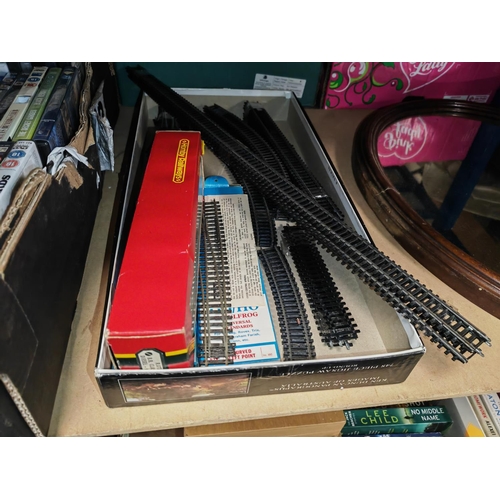 95 - Small Box Of 2 Rail O Gauge Track With A Boxed Hornby Br Class 22 Diesel Loco No R.072