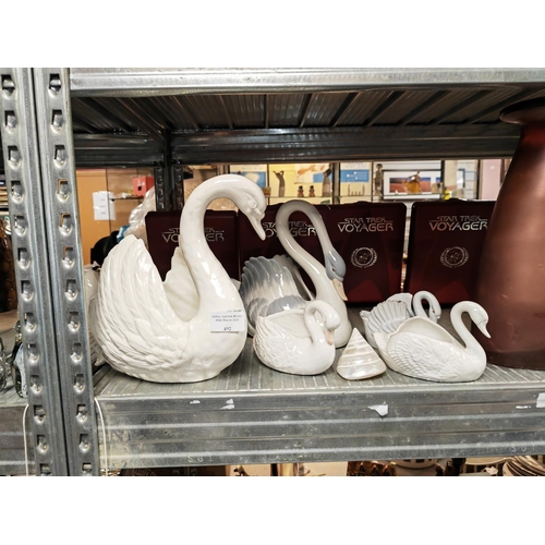 492 - 5 Various Sized Swan Vases Plus A Shell Large Swan Vase A/F