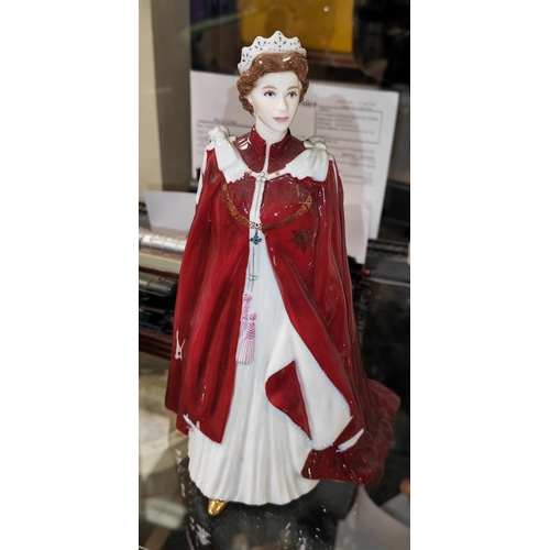 401 - Royal Worcester 2006 In Celebration Of The Queen'S 80Th Birthday Dressed In The Robes Of The Order O... 