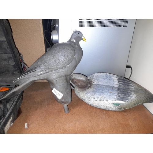 24 - Pigeon And Duck Decoys