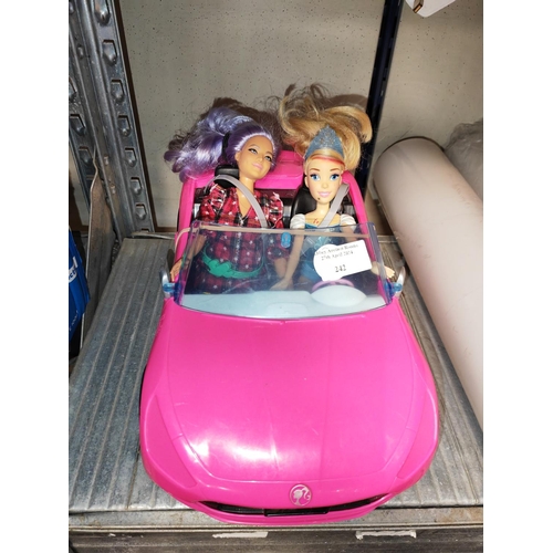 242 - Barbie Sports Car + 2 Barbies