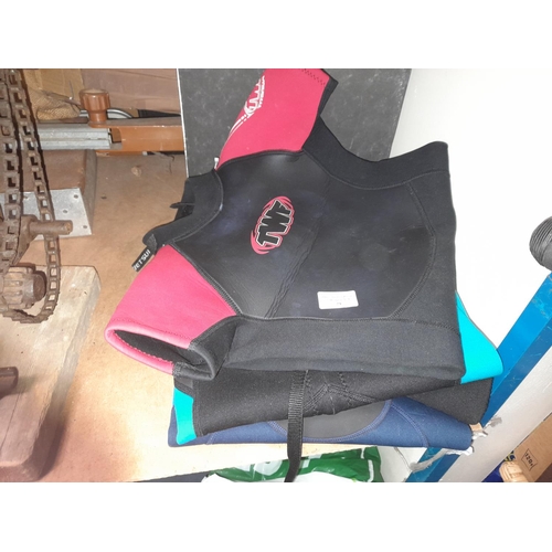 29 - 3 Children'S 8-10 Yrs Old Wetsuits