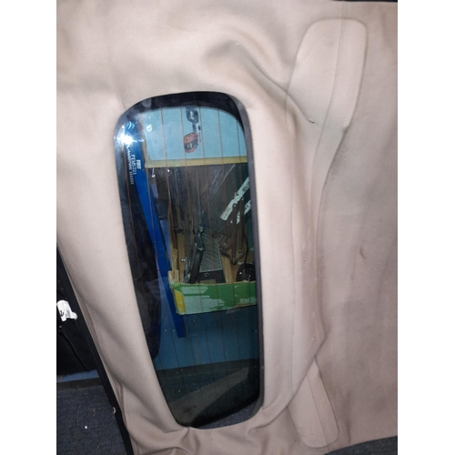 52 - Fiat 500 Soft Top Roof With Rear Glass Needs Cleaning