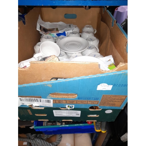 691 - 2 Boxes Of White Café Coffee Cups And Saucers