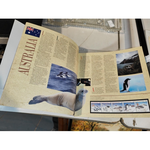 527 - Album Of Nature Stamps - 6 Countries