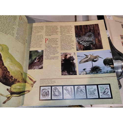 527 - Album Of Nature Stamps - 6 Countries