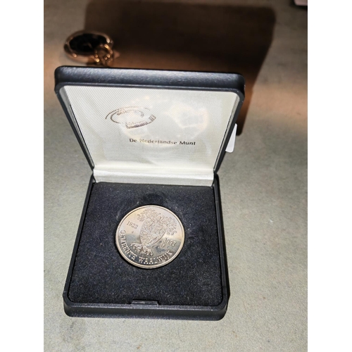 384 - 1997 Dutch Medal