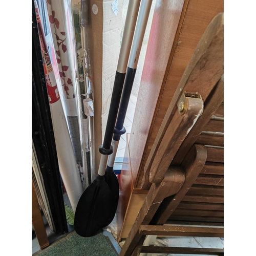 40 - Pair Of Oars That Split Into 2 To Make 4 Paddles