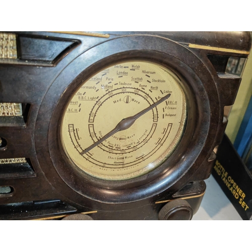 508 - 1930'S Medwave Bakelite Radio