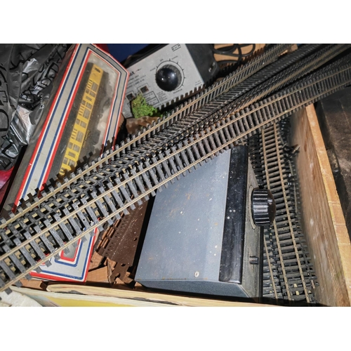 579 - Large Quantity Of Model Railway, Track, Engines, Wagons Etc Mostly Hornby