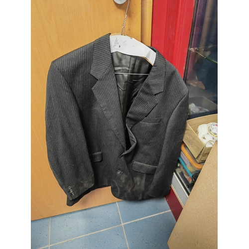 23 - Mens Suit Jacket 44