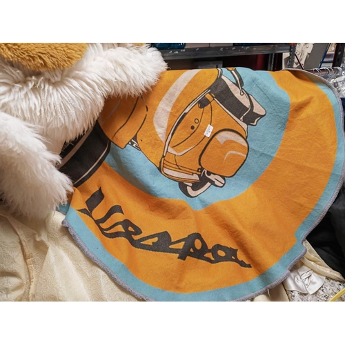 28 - Vespa Scooter Rug 120Cm Diameter