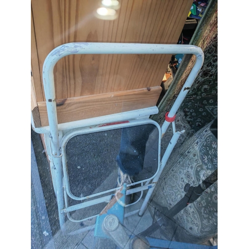 55 - Set Of White Step Ladders Rusty