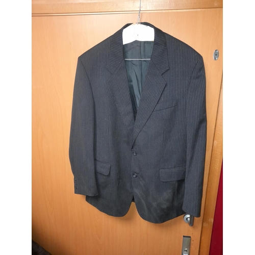 21 - Mens Suit Jacket 44