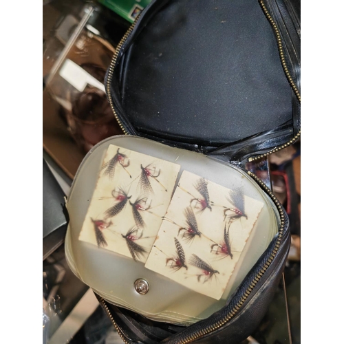 281 - Fly Reel And Case With 60 Fly'S