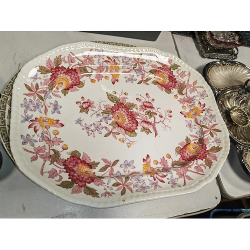 444 - Selection Of Serving Plates