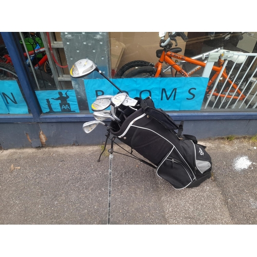 50 - Dunlop Golf Clubs In Bag