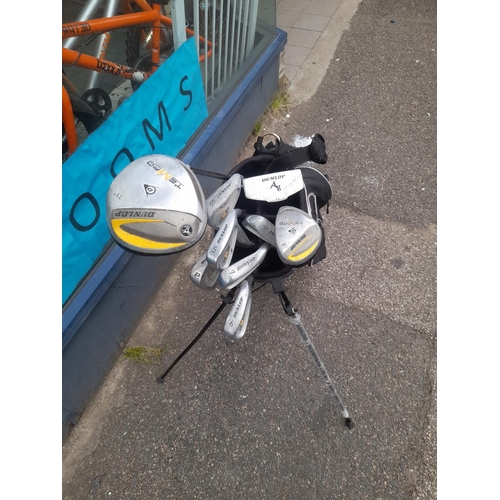 50 - Dunlop Golf Clubs In Bag