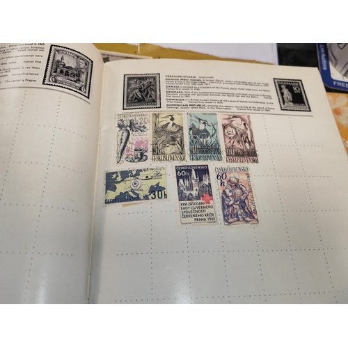 406 - 2 Album And Book Of Stamps