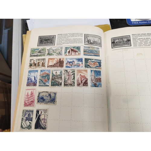 406 - 2 Album And Book Of Stamps