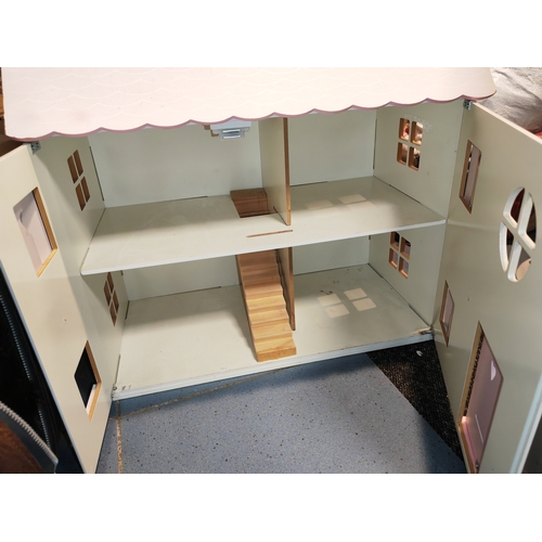 637 - Lumby Dolls House