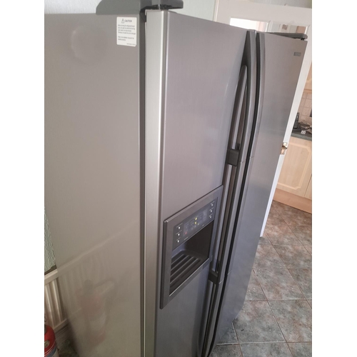 748 - Samsung American Fridge Freezer Working With Slight Damage To Right Hand Side And Break To One Shelf