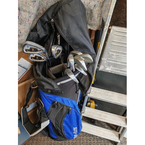 750 - Set Of Dunlop Golf Clubs In Top Flite Golf Bag