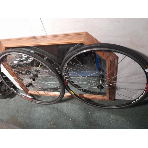 75 - 2 Racing Bike Wheels With Tyres For Spares