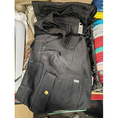 210 - 3 Men'S Trousers - 1 X Trojan 36